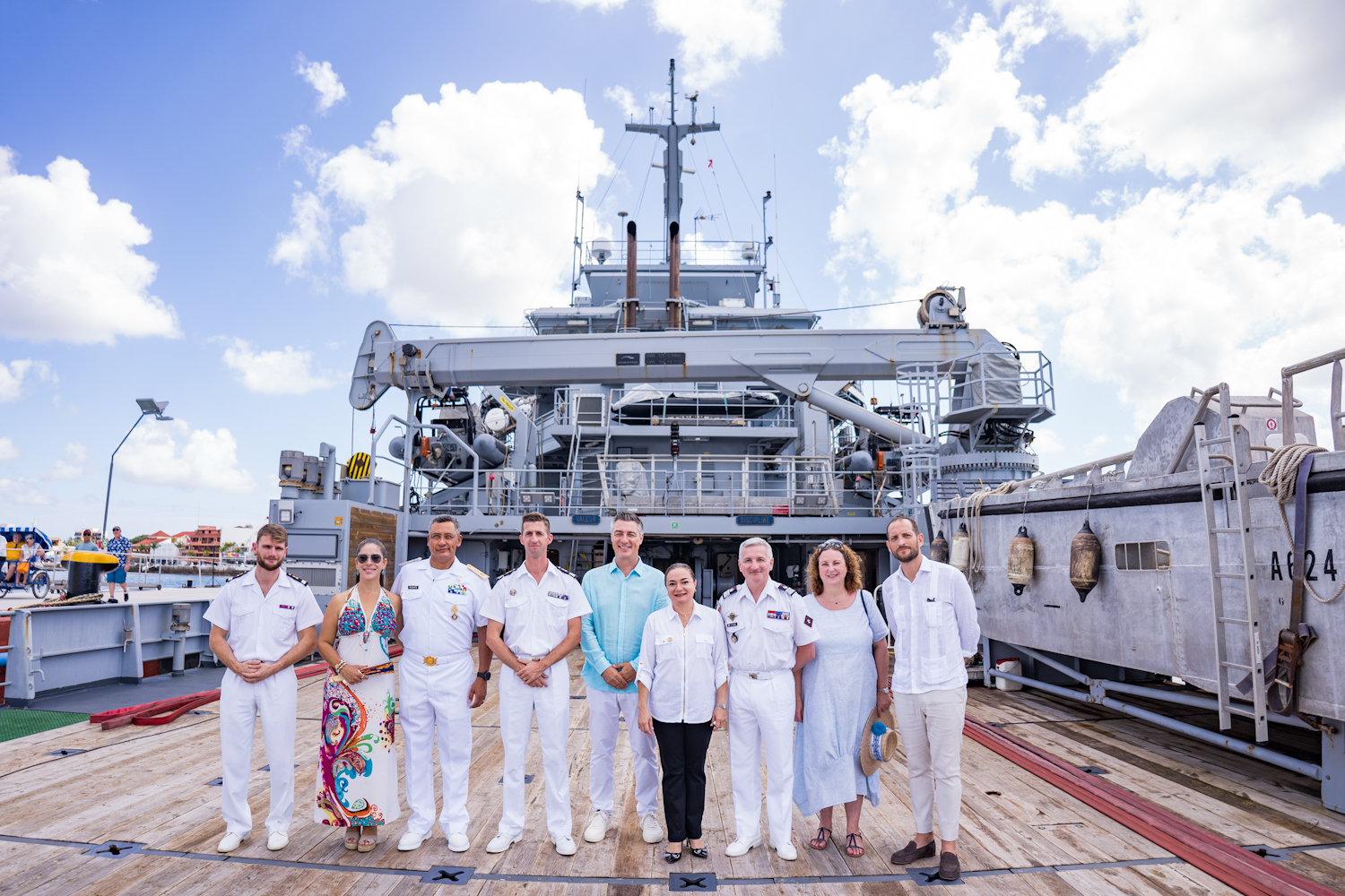 JUANITA ALONSO DA BIENVENIDA A BUQUE DE LA ARMADA FRANCESA