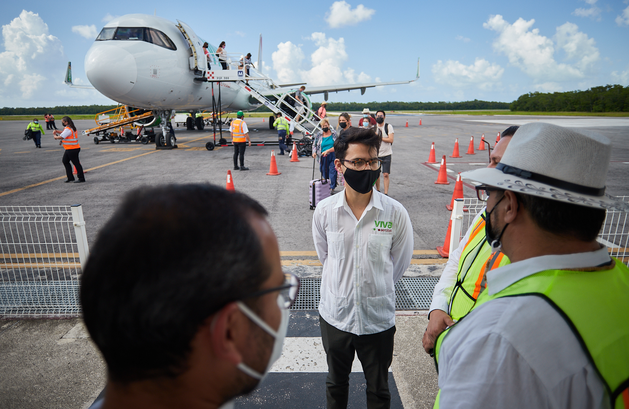 SE REACTIVA EL PUENTE AÉREO ENTRE MONTERREY Y COZUMEL CON LA LLEGADA DE  VIVA AEROBUS - Ayuntamiento de Cozumel