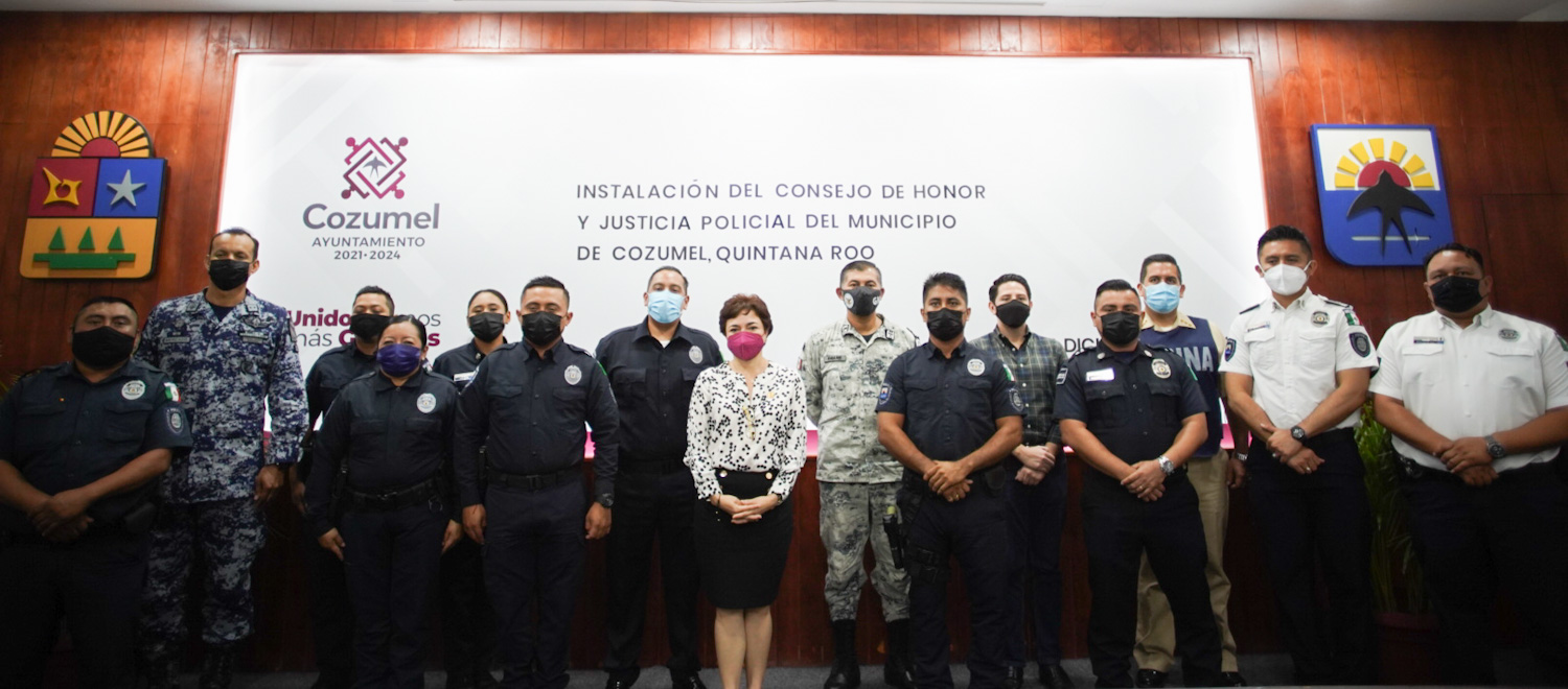 PRESIDENTA JUANITA ALONSO LES TOMA PROTESTA A INTEGRANTES DEL CONSEJO DE  HONOR Y JUSTICIA POLICIAL DEL MUNICIPIO DE COZUMEL - Ayuntamiento de Cozumel