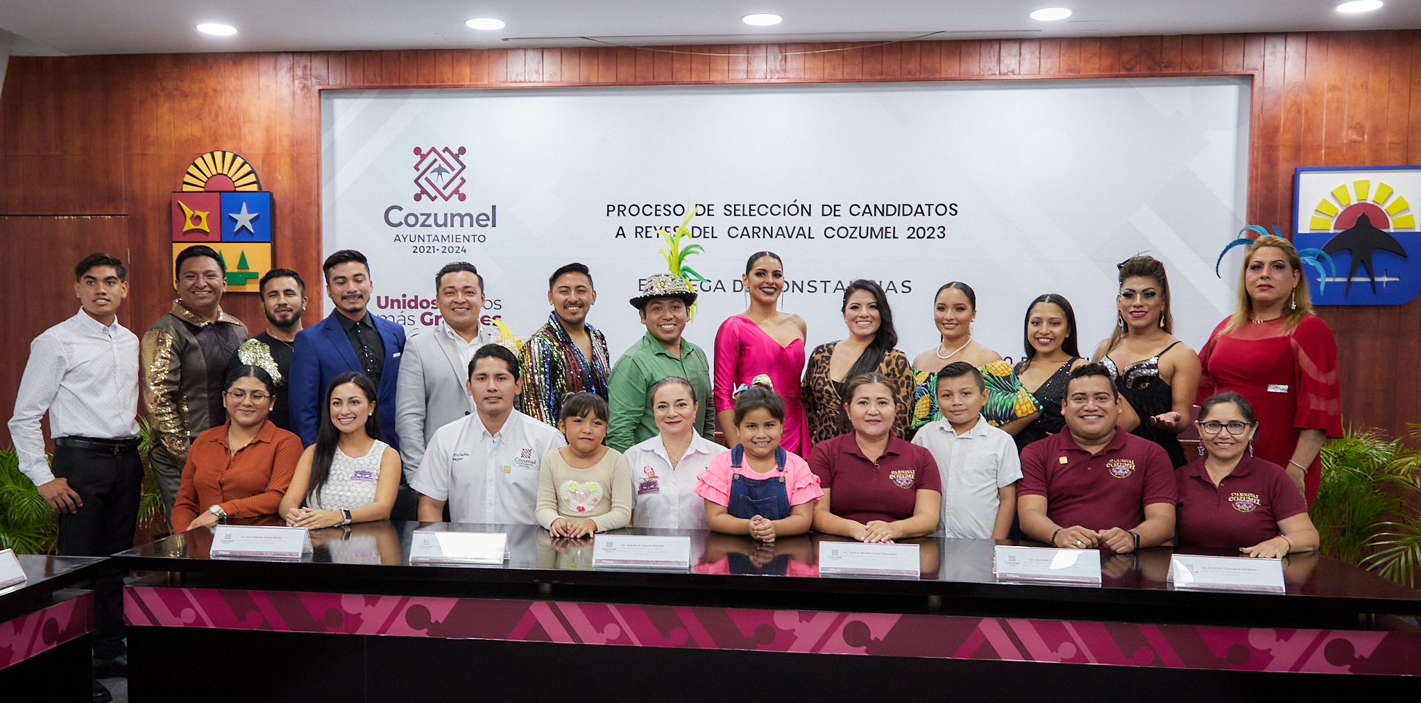 ENTREGAN CONSTANCIAS A CANDIDATOS A REYES Y REINAS DE CARNAVAL -  Ayuntamiento de Cozumel