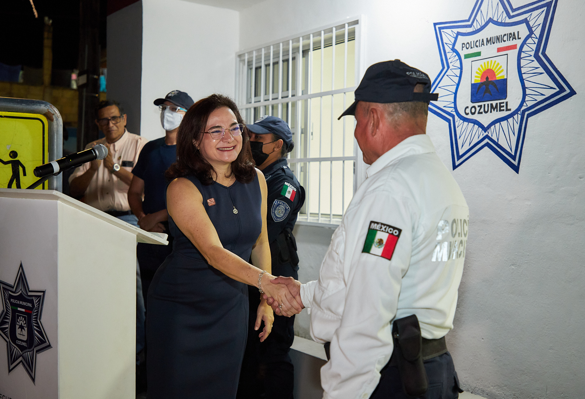 JUANITA ALONSO INAUGURA CASETAS DE POLICÍAS - Ayuntamiento de Cozumel